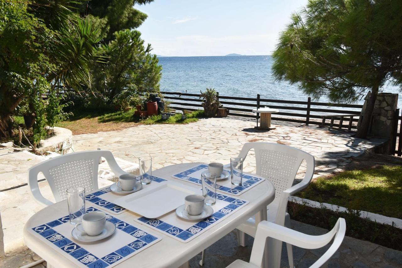 Barlee Beach Front House, Metamorfosi Exterior photo